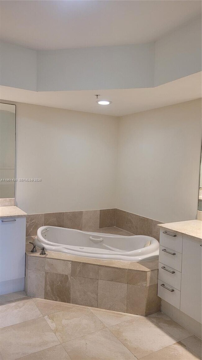 Building Photo - 14951 Royal Oaks Ln