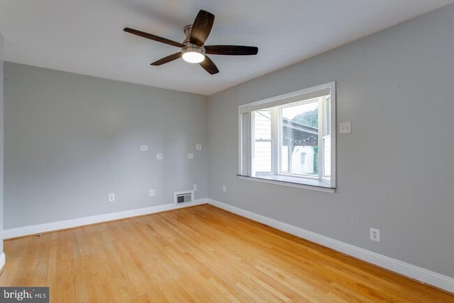 Building Photo - 5834 Pratt St