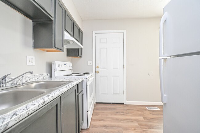 Building Photo - 10923 Birchridge Dr