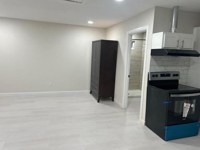 Building Photo - 10020 Losa Dr