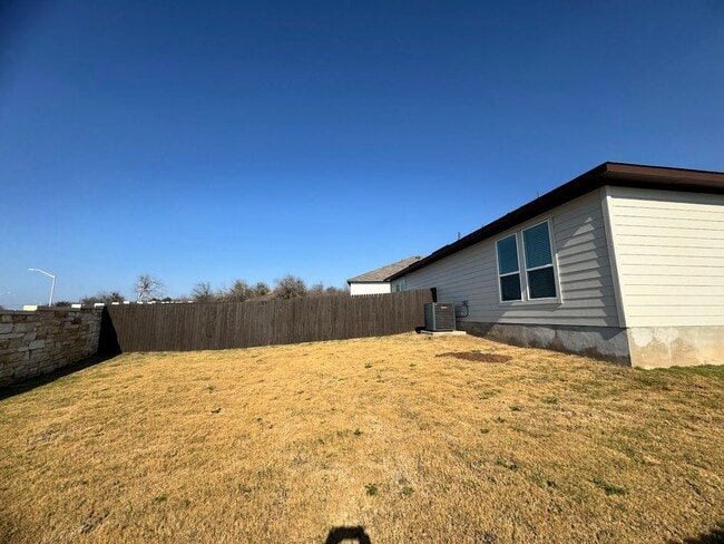 Building Photo - 830 Staglin St