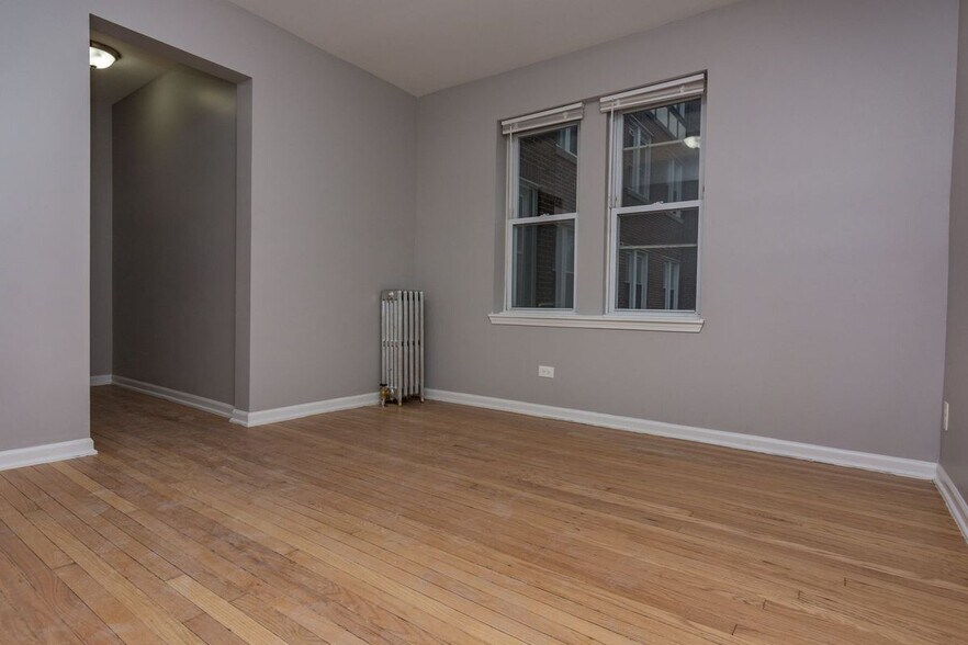 Building Photo - 1141 E 79th Pl