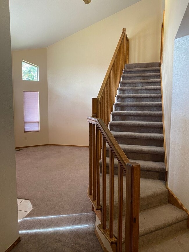 Building Photo - Large Home for Rent on Airway Dr, Beautiful Backyard Views!