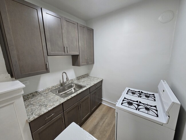 Building Photo - 4753 N Monticello Ave