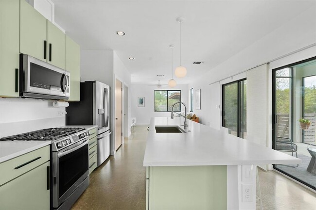 Building Photo - 5725 Toscana Ave