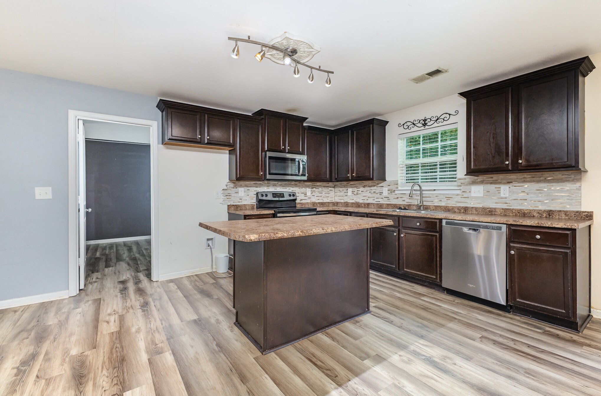 Building Photo - 9702 Pond Vista Ct
