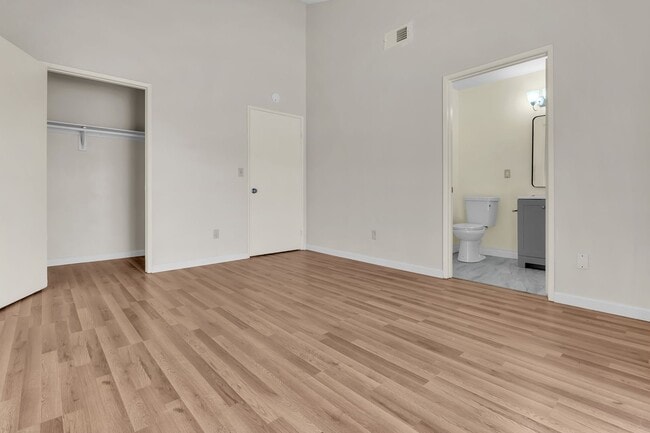 Building Photo - 1688 Bruin St