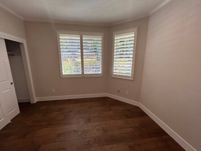 Building Photo - Beautiful 2 Bed, 2 Bath Single Story Condo...