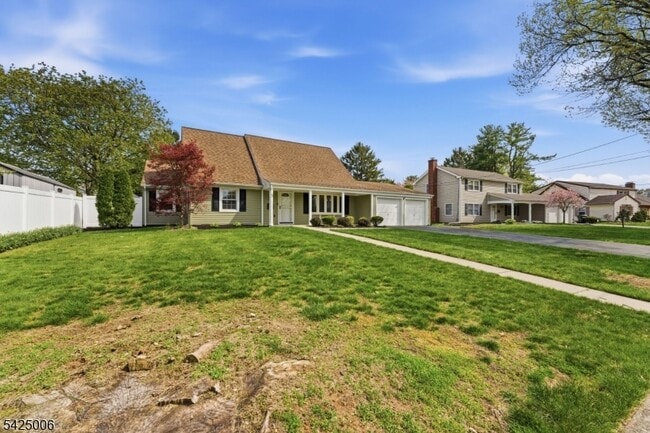 Building Photo - 3 Cypress Rd