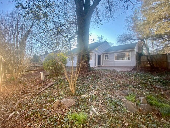 Building Photo - Sugarland Run Neighborhood |4bd  2bth 1921 sqft House | Large Yard