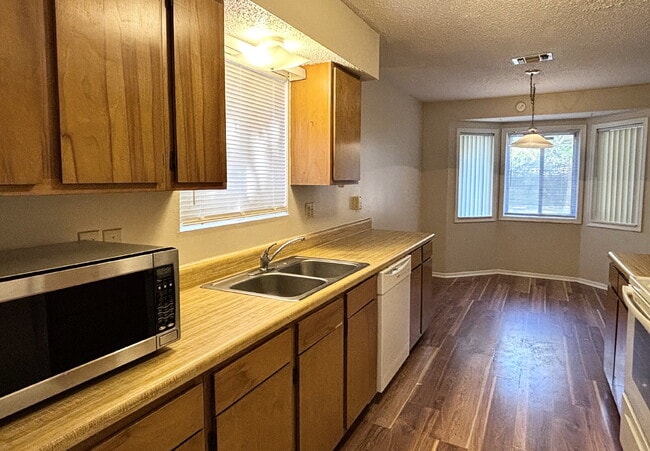 Building Photo - "Charming 3-Bedroom Home in Mary Esther!"