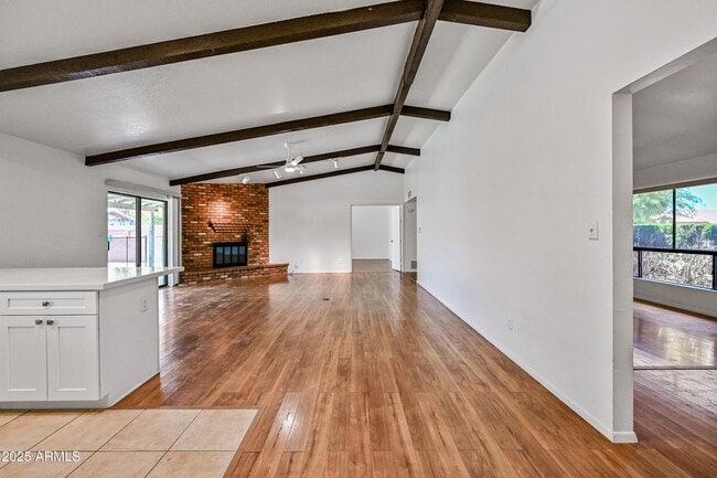 Building Photo - 1218 E Vinedo Ln