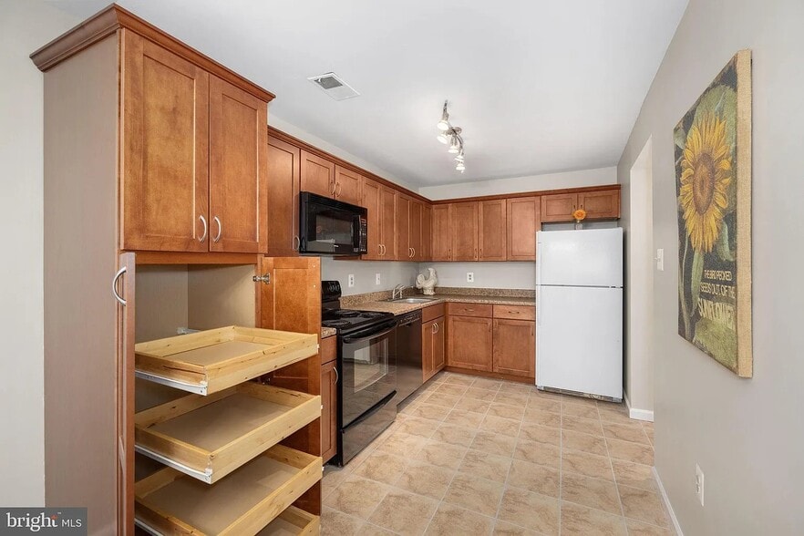 Building Photo - 10673 Spring Oak Ct