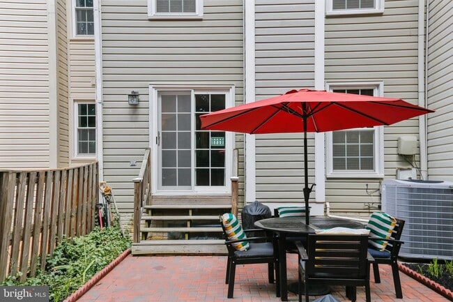 Building Photo - 11633 Pleasant Meadow Dr