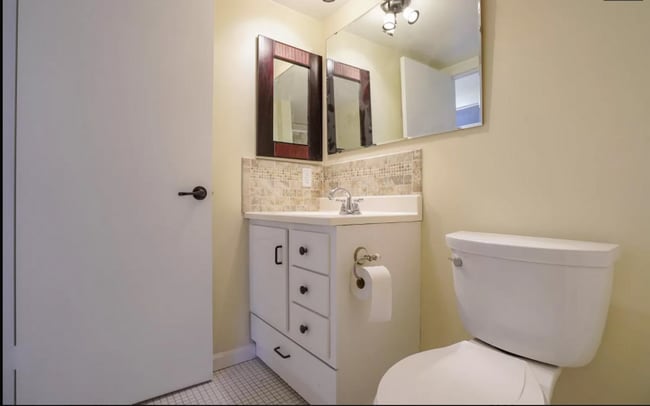 Building Photo - 3 Bedroom, 2 Bathroom Condo in Downtown!