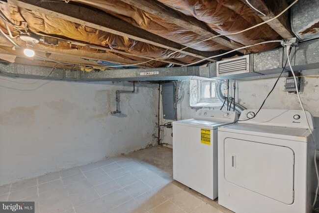 Building Photo - 129 Blake Ave
