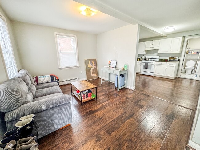 Building Photo - 123 Willow St