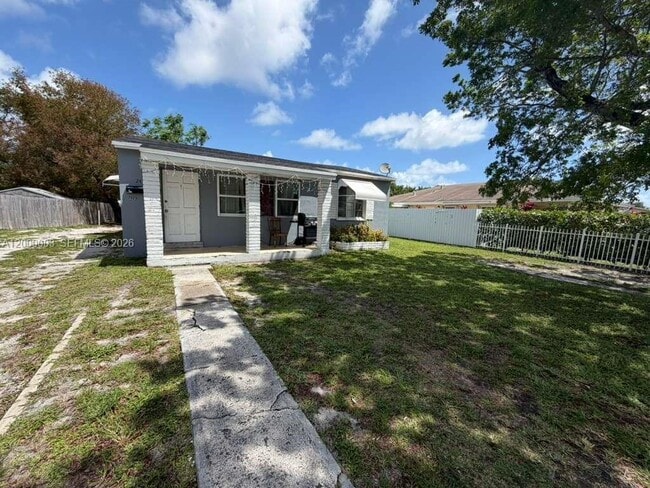 Building Photo - 2431 Plunkett St