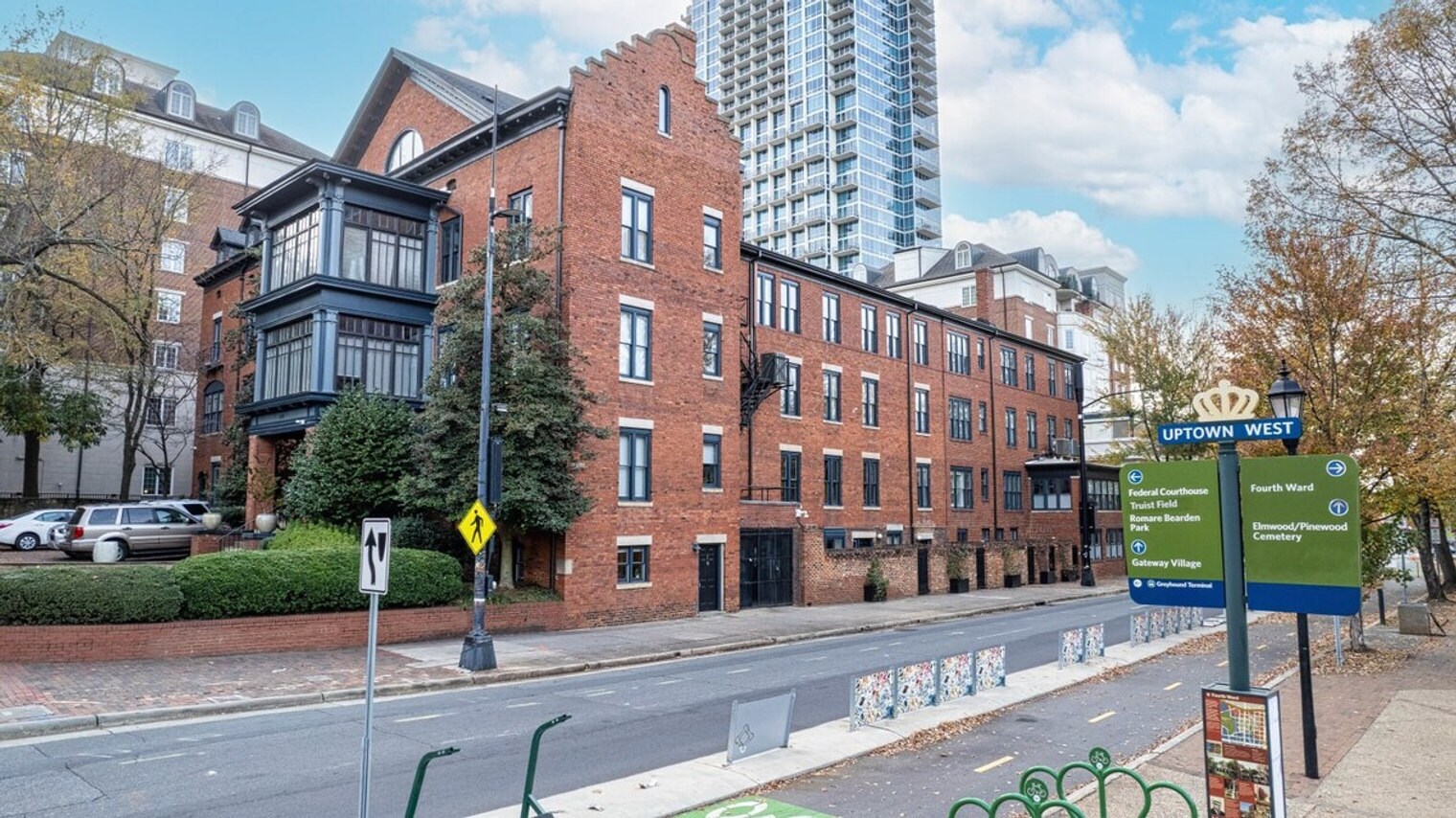 Building Photo - 229 N Poplar St