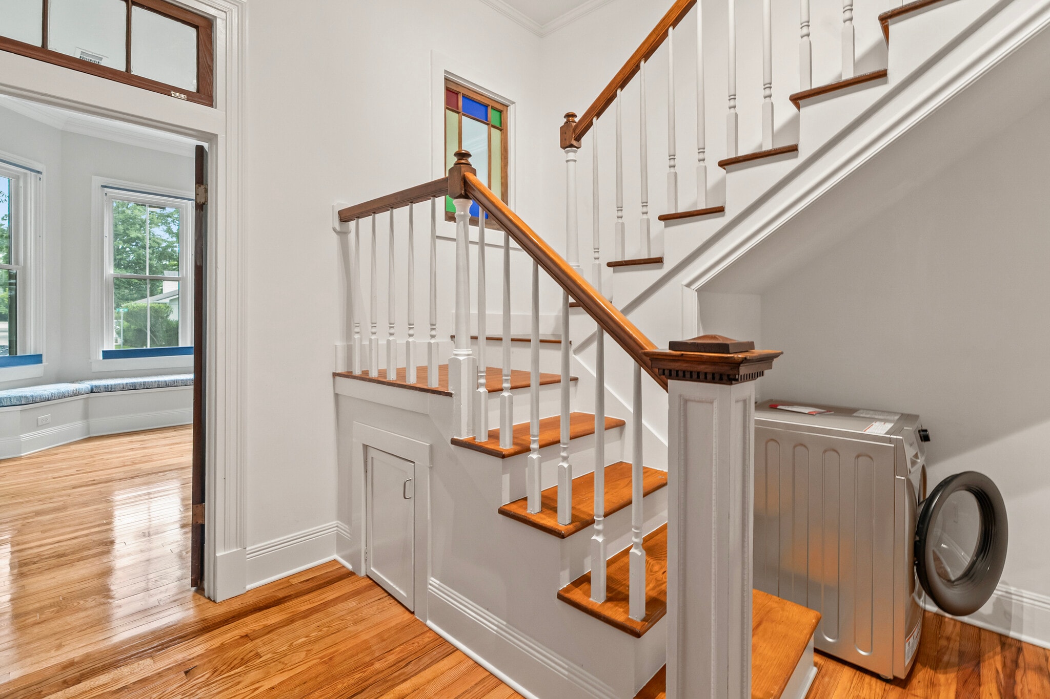 Laundry wash/drier in utility passageway between upstairs and downstairs areas - 305 E 14th Ave