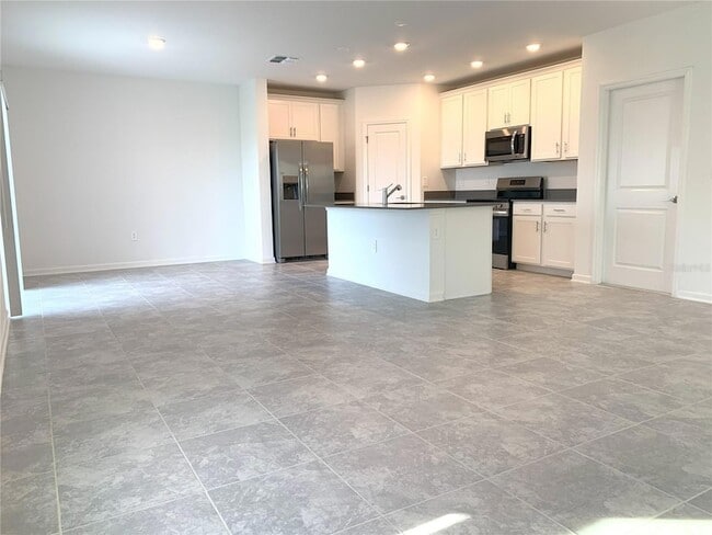 Building Photo - 2731 Runners Cir