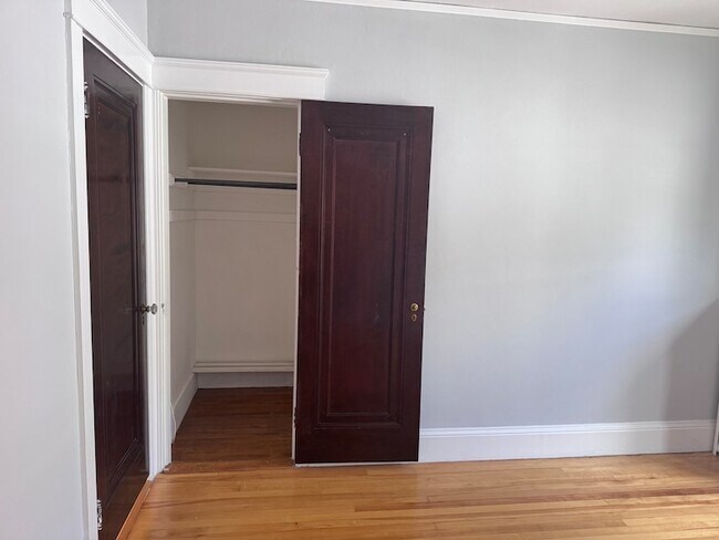 Building Photo - 398 Lovell St