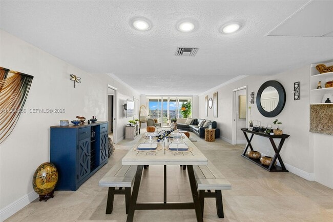 Building Photo - 3850 Oaks Clubhouse Dr