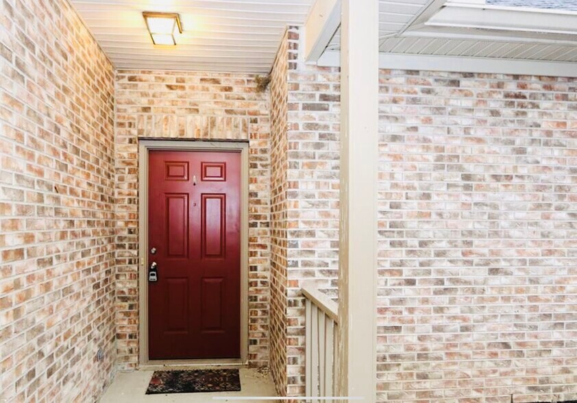 Building Photo - 4612 Court Yard Dr