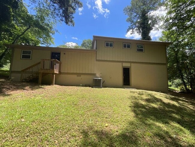 Building Photo - 545 Navarre Dr