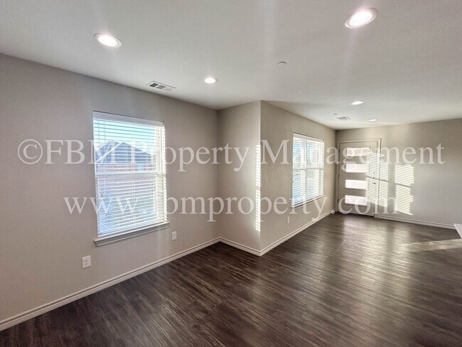 Building Photo - 1203 N Clay St