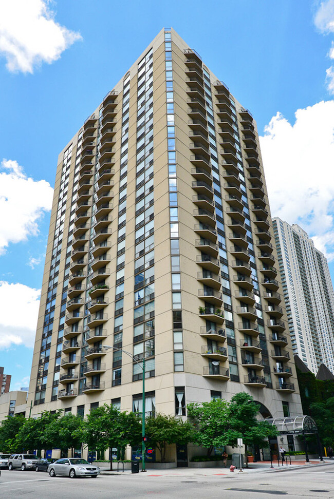 Primary Photo - 70 W Huron St