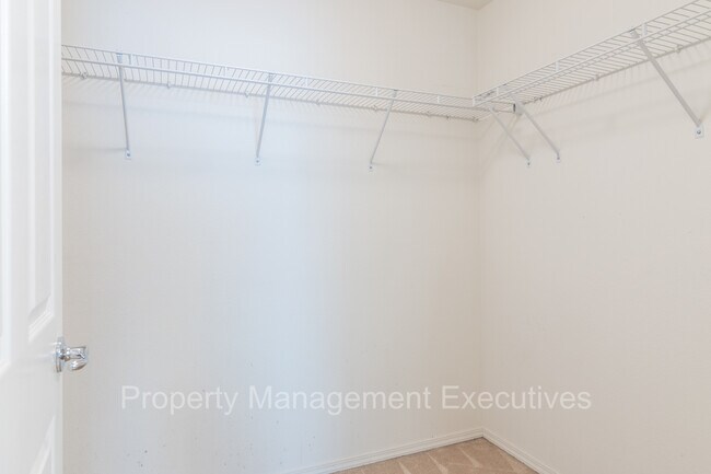Building Photo - Newer 2 Bedroom, 2 Bath Townhouse with Garage