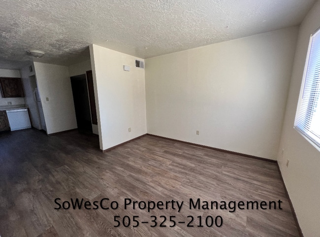 Building Photo - 826 Vine Ave