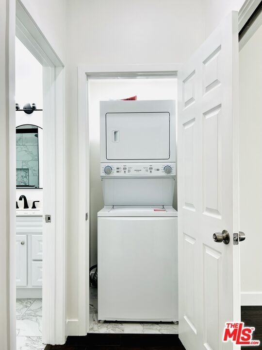 Building Photo - 10936 Hartsook St