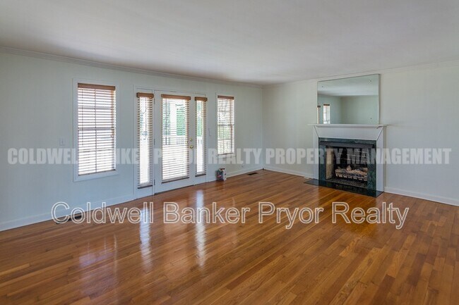 Building Photo - 323 Walsh Rd