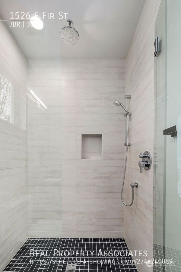 Building Photo - 1526 E Fir St