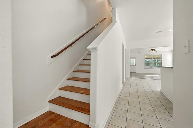 Building Photo - 9219 Gilbert Hollow Dr