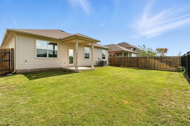 Building Photo - 211 Rainmaker Ln