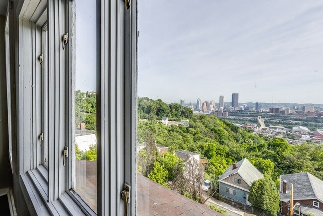 Building Photo - 1031 E Warrington Ave