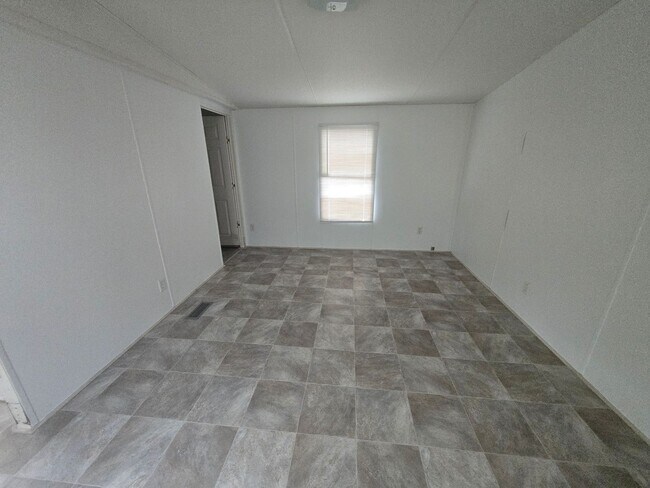 Building Photo - 2/2 Half Acre Mobile Home in Keystone Heights