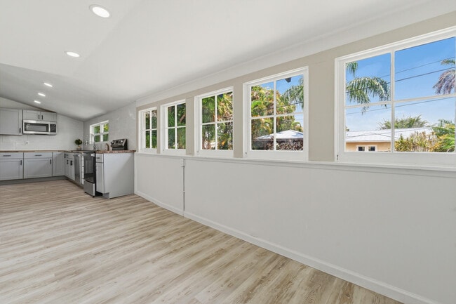 Building Photo - 1566 NW 9th Ave