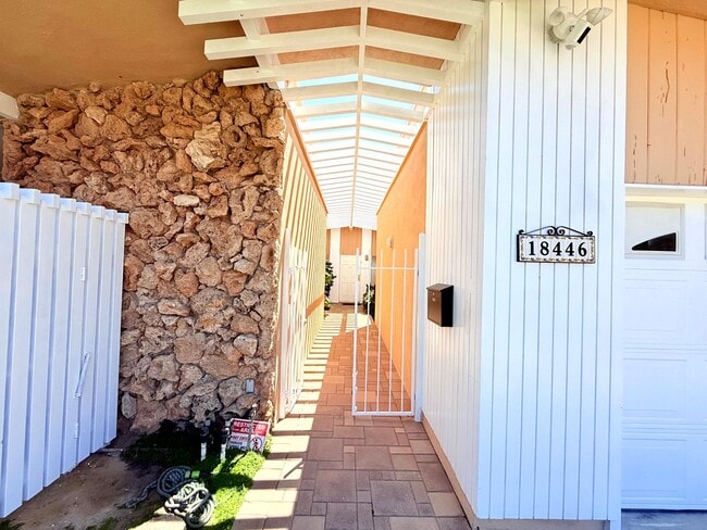 Building Photo - Fantastic Single Story 3 bed - 3 bath with backyard in Malibu - Topanga Beach Area