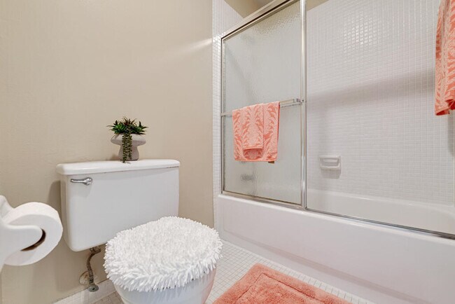 Building Photo - 2411 Papaya Dr