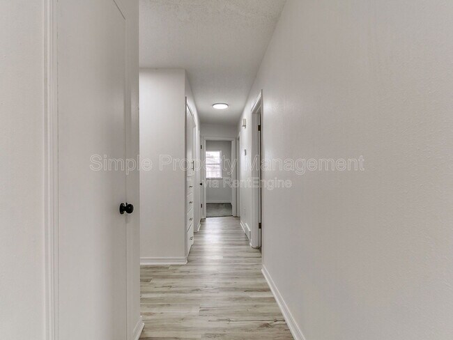 Building Photo - 104 Marilyn Ave