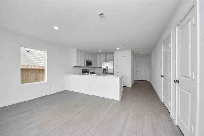 Building Photo - 25524 Roy Rogers Rd