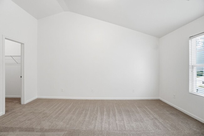 Building Photo - 4-bedroom with Water Front View