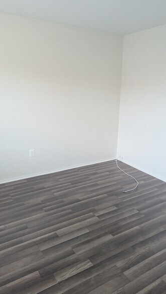 Building Photo - 1204 N Oaks Blvd