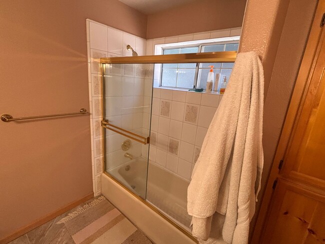 Building Photo - 6-Month Ski Lease in Tahoe Donner, Availab...