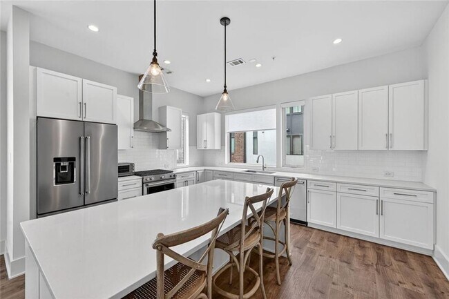 Building Photo - 1214 Chelsea Cir NW