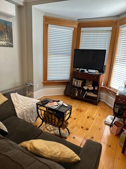 Building Photo - 61 Putnam St